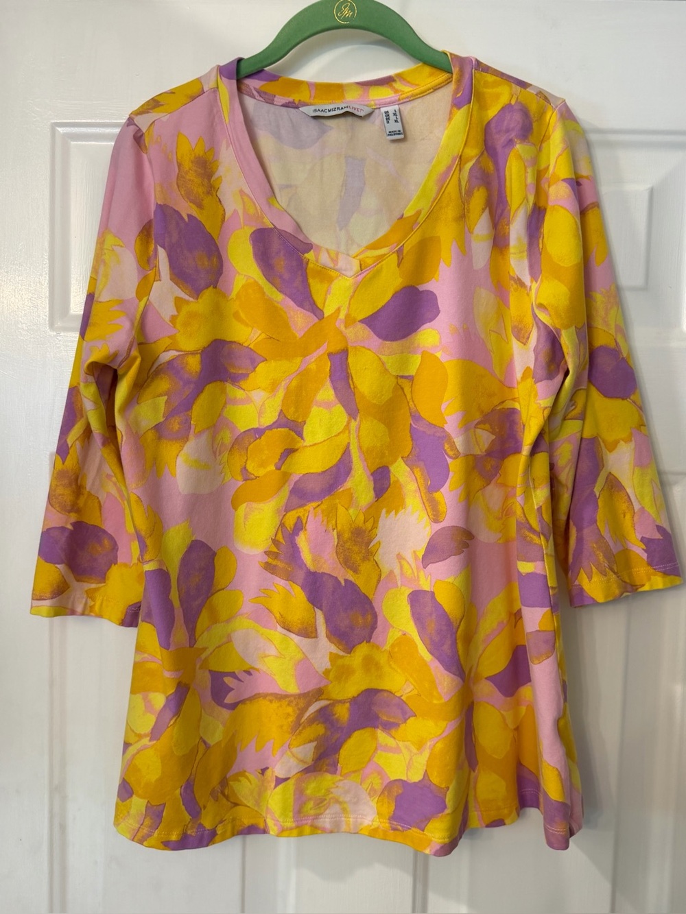 Isaac Mizrahi cotton modal size large  Floral V-Neck swing Blouse